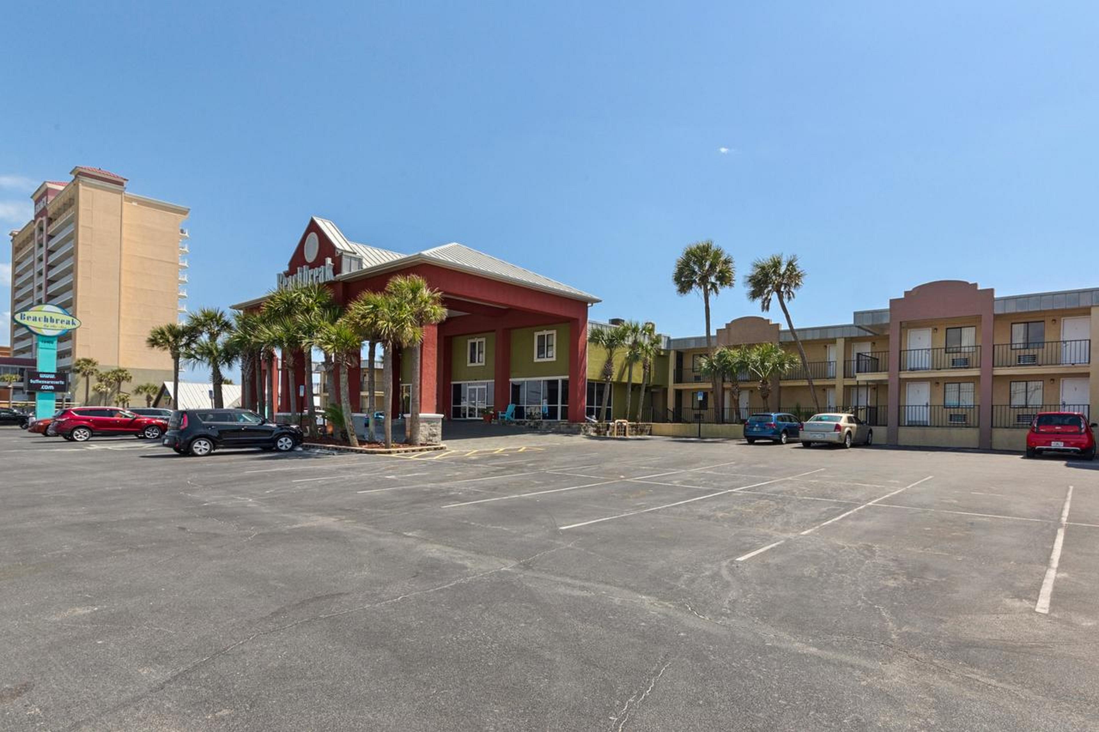 Ramada By Wyndham Panama City Beach / Beachfront Exterior foto